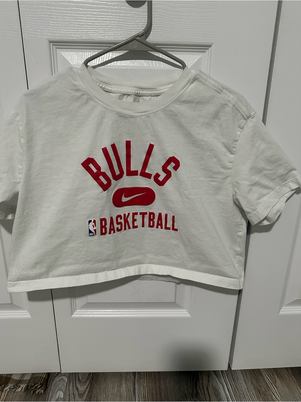 Nike White Chicago Bulls Cropped Tee